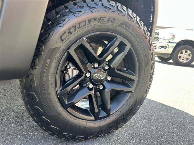 Chevrolet Silverado 1500 Custom Trail Boss Crew Cab Long Box 4WD 2021