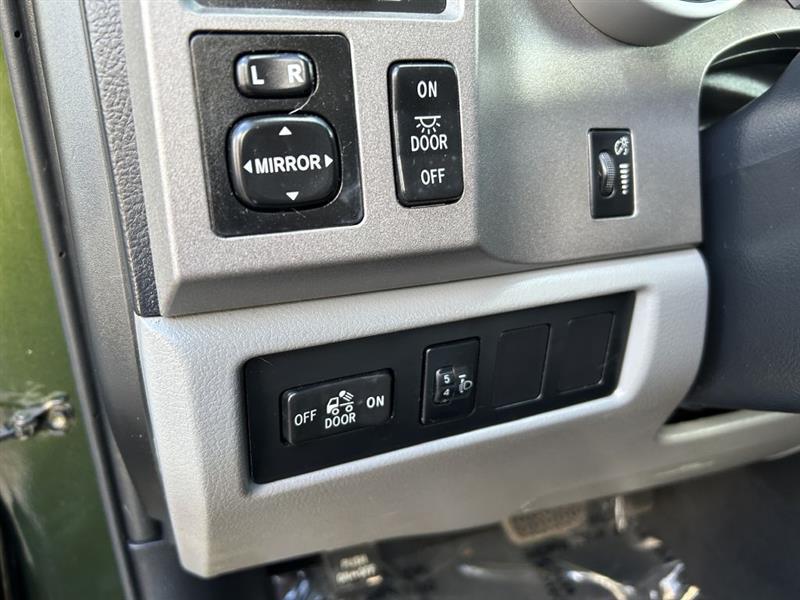 Toyota Tundra Tundra-Grade Double Cab 4.6L 2WD 2012