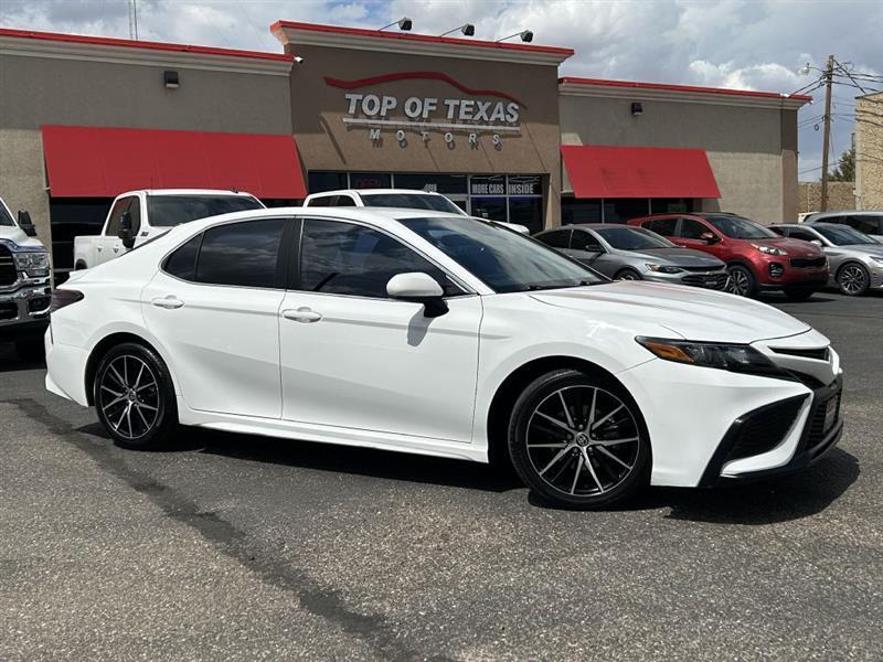 Toyota Camry SE 2021