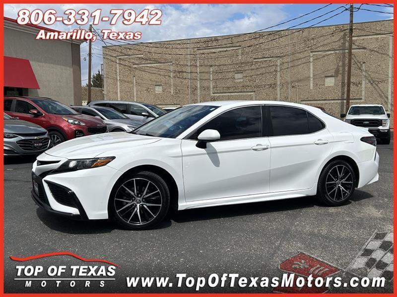 Toyota Camry SE 2021