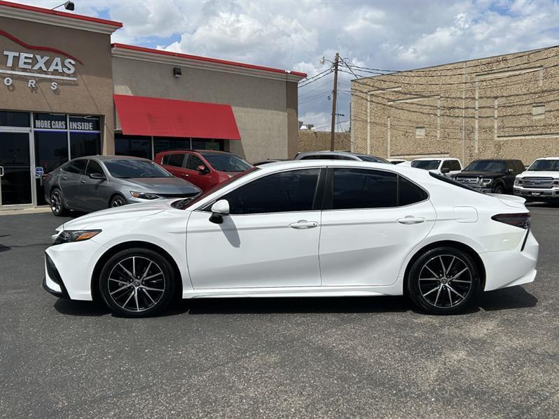 Toyota Camry SE 2021