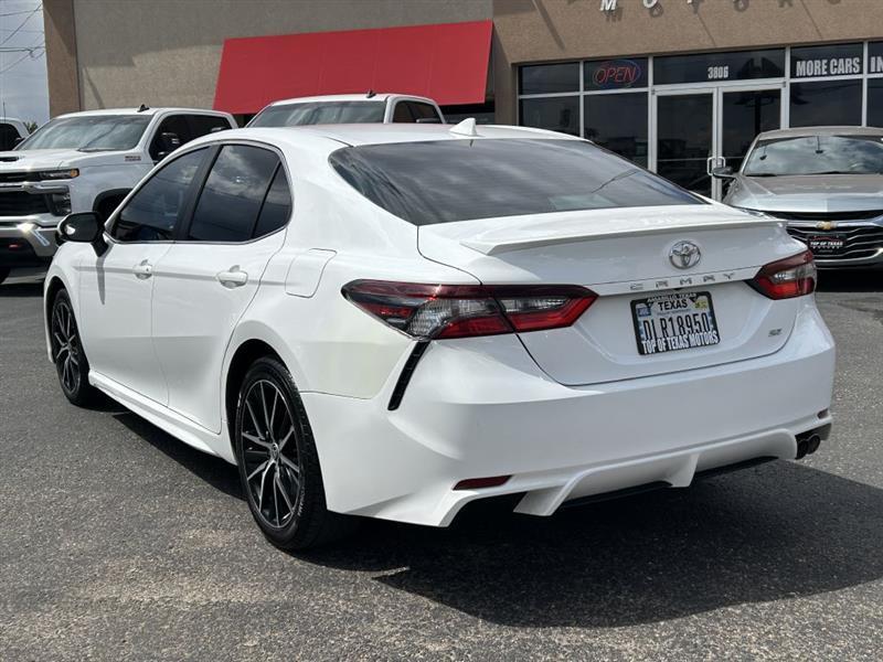Toyota Camry SE 2021