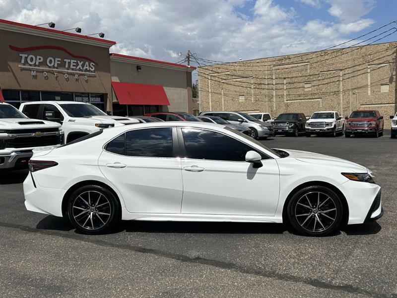 Toyota Camry SE 2021