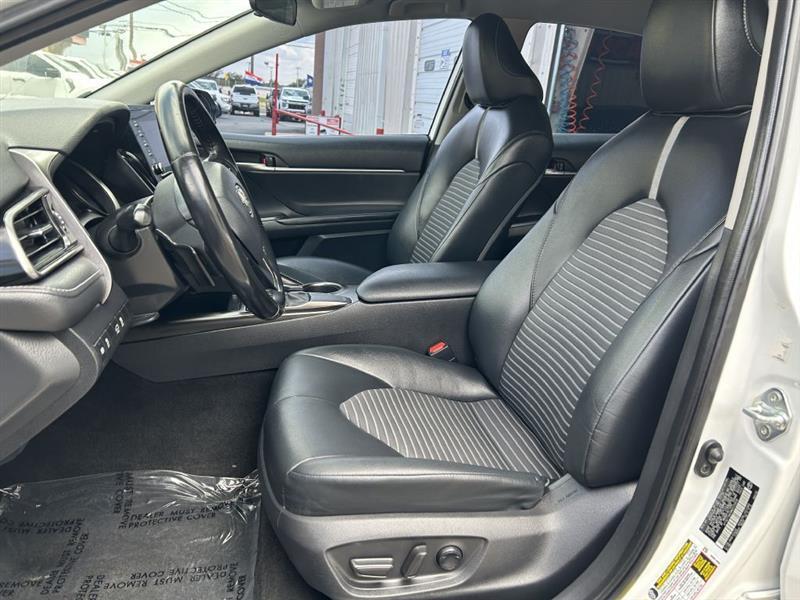 Toyota Camry SE 2021