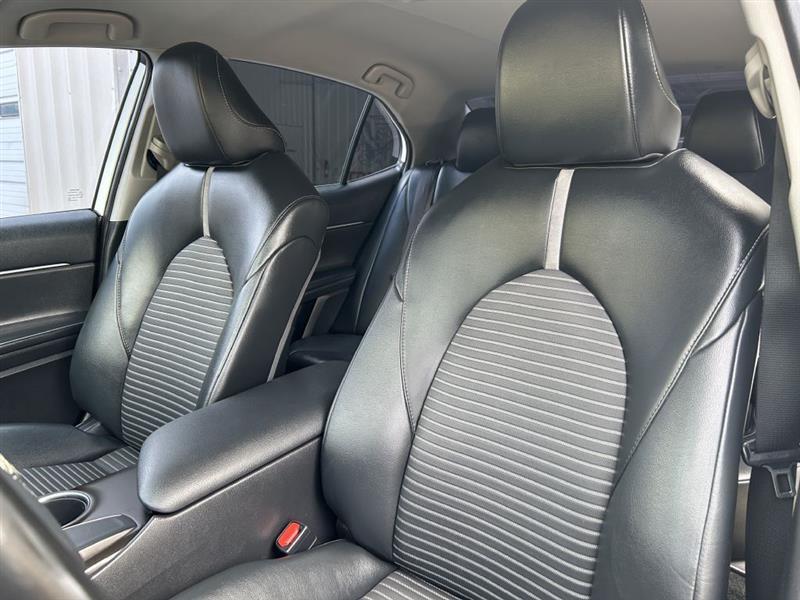 Toyota Camry SE 2021