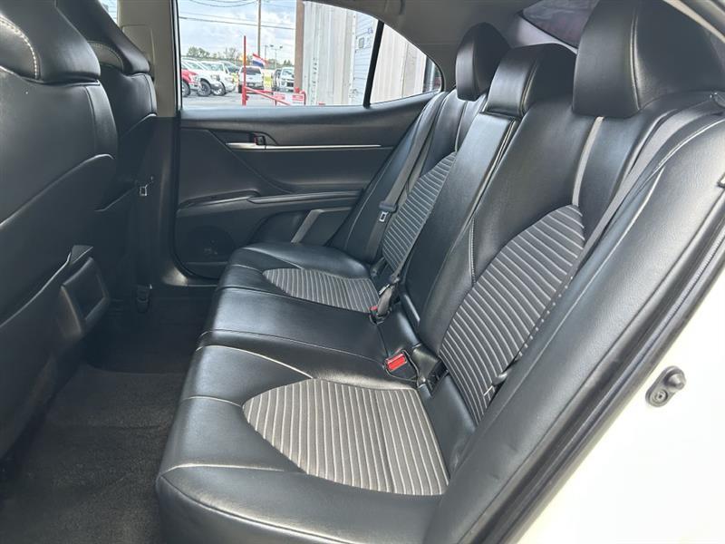 Toyota Camry SE 2021