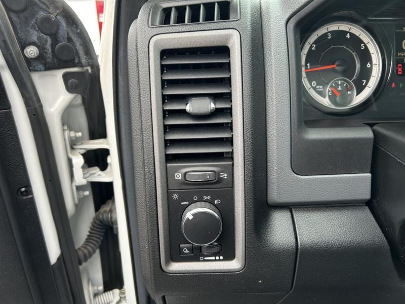 RAM 1500 Tradesman Regular Cab SWB 2WD 2016