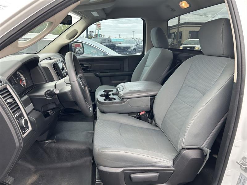 RAM 1500 Tradesman Regular Cab SWB 2WD 2016