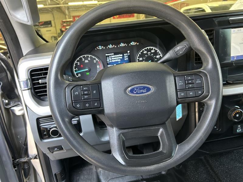Ford F-250 SD XLT Crew Cab 4WD 2023