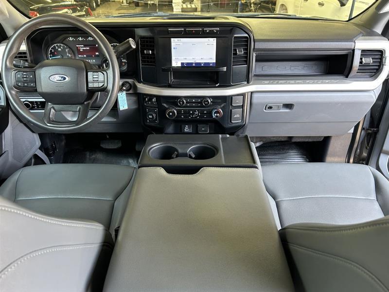 Ford F-250 SD XLT Crew Cab 4WD 2023