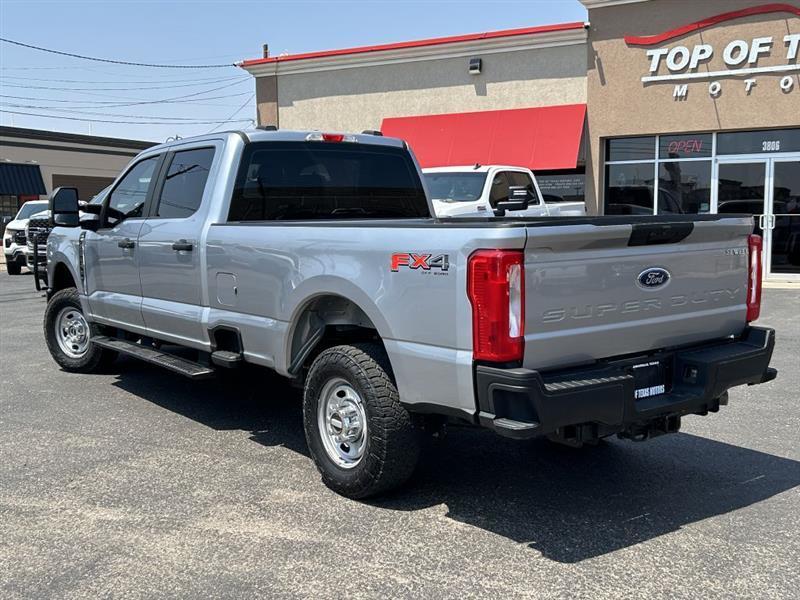 Ford F-250 SD XLT Crew Cab 4WD 2023