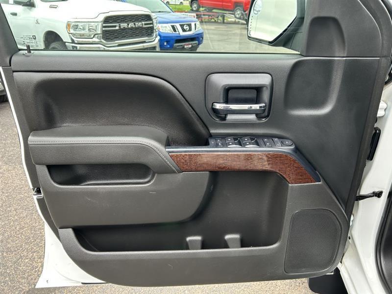 GMC Sierra photo 11