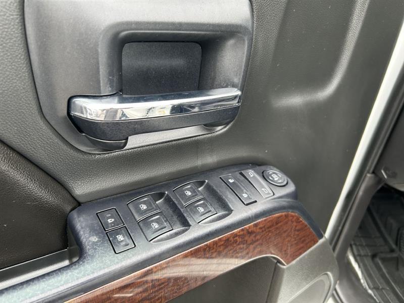 GMC Sierra photo 12