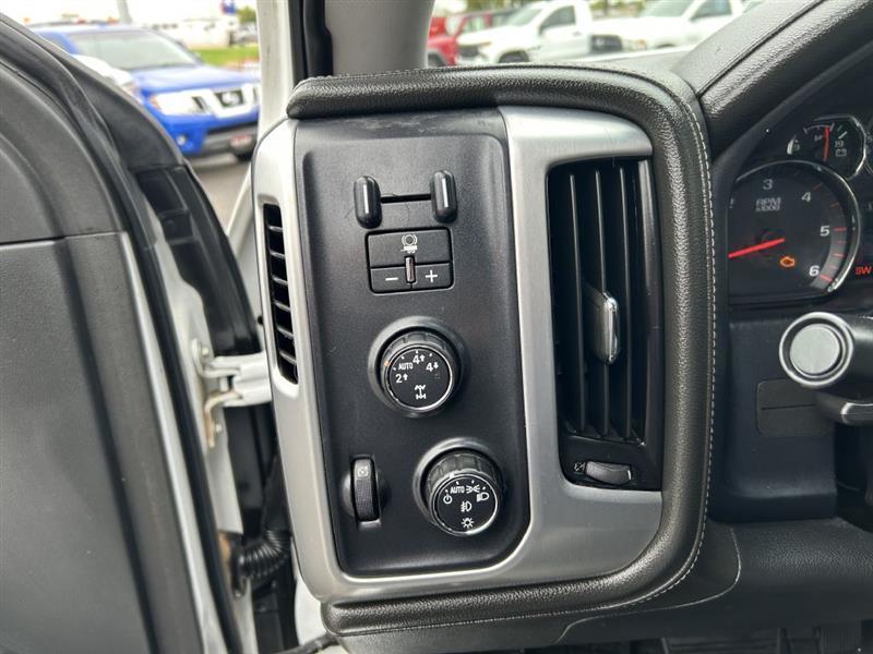 GMC Sierra photo 13