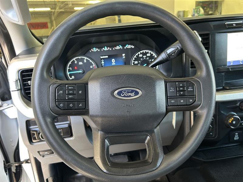 Ford F-250SD photo 9