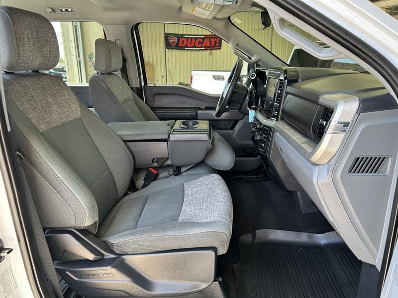Ford F-250SD photo 17