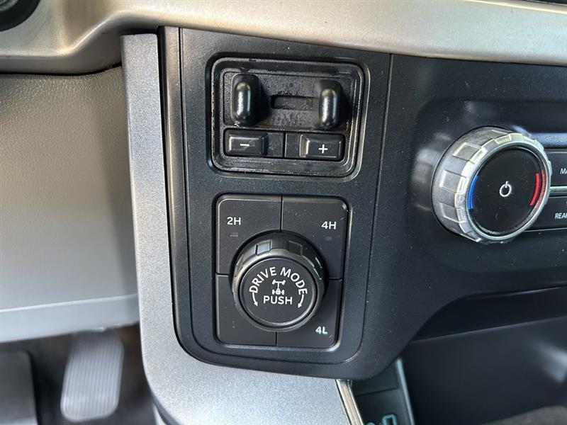 Ford F-150 XLT SuperCrew 4WD 2023