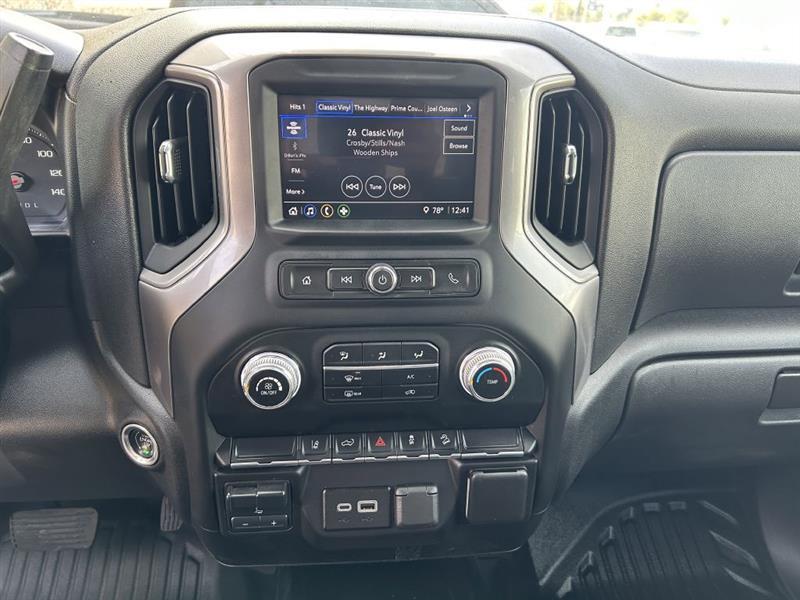 GMC Sierra photo 10