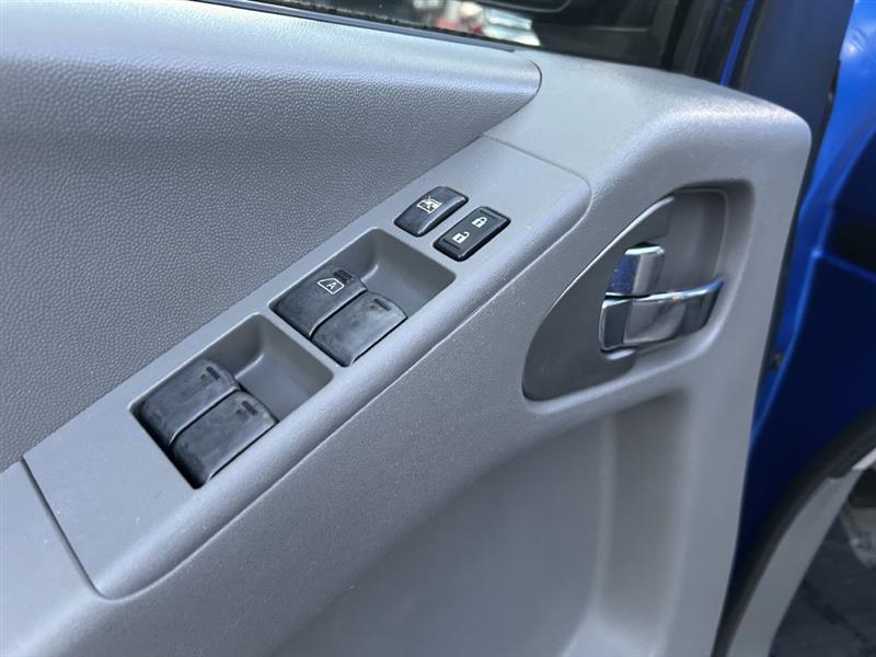 Nissan Frontier photo 3