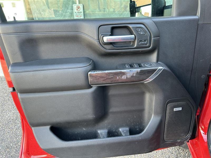 Chevrolet Silverado photo 3