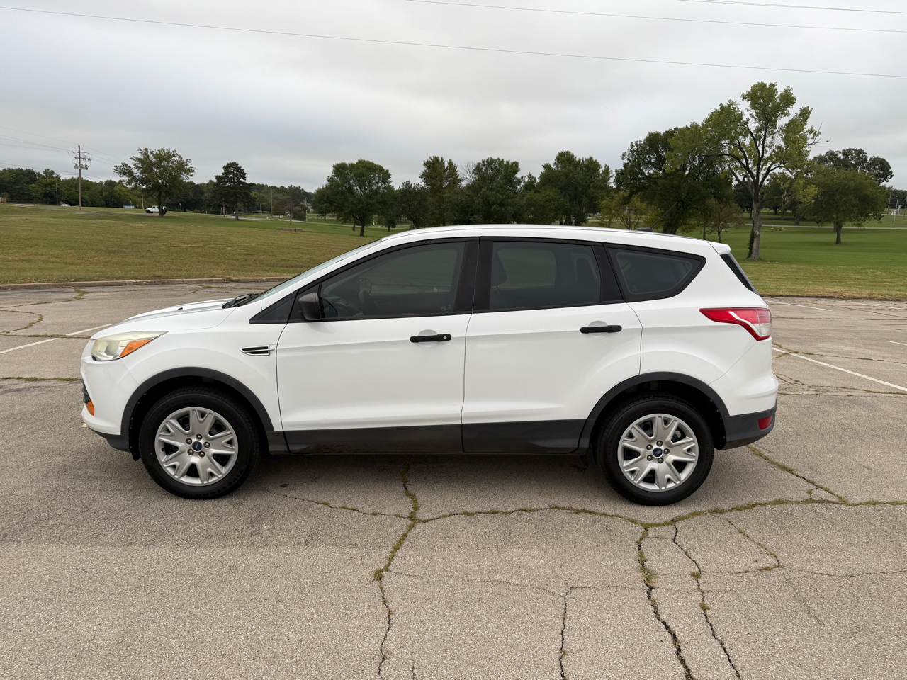 2013 Ford Escape S photo 2