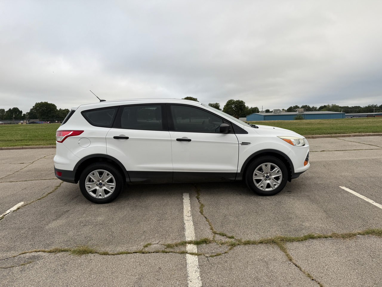 2013 Ford Escape S photo 3