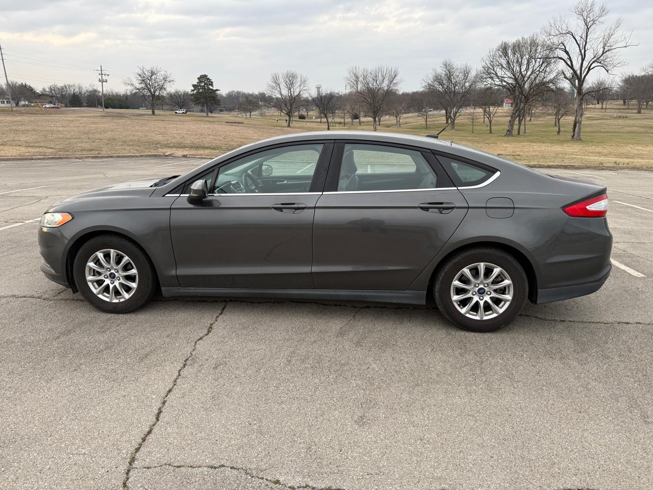 Ford Fusion S 2015