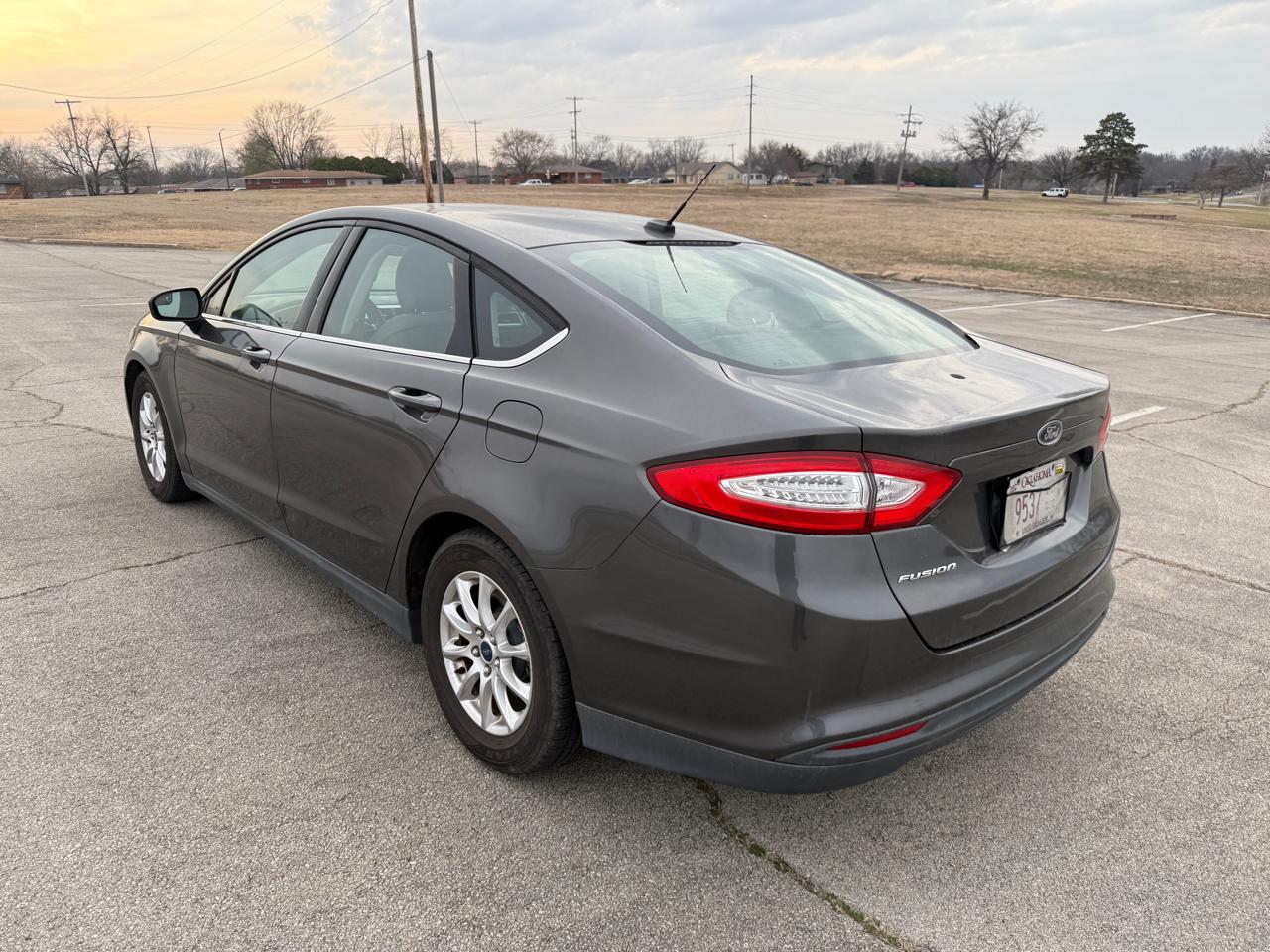 Ford Fusion S 2015