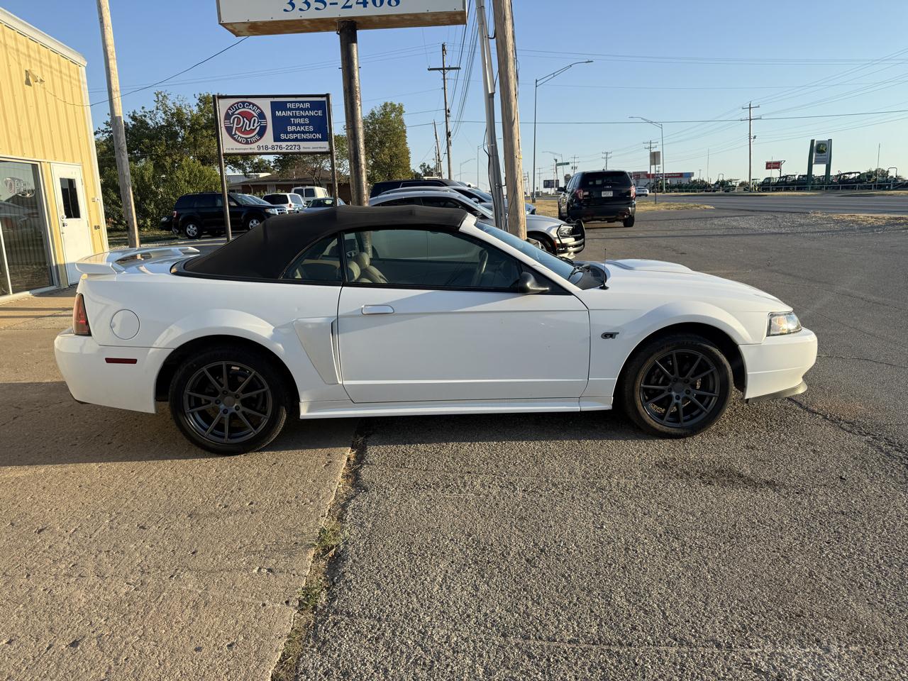 Ford Mustang GT Deluxe Convertible 2003