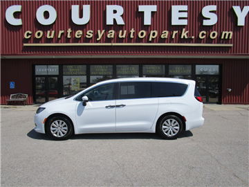 2020 Chrysler Voyager L FWD