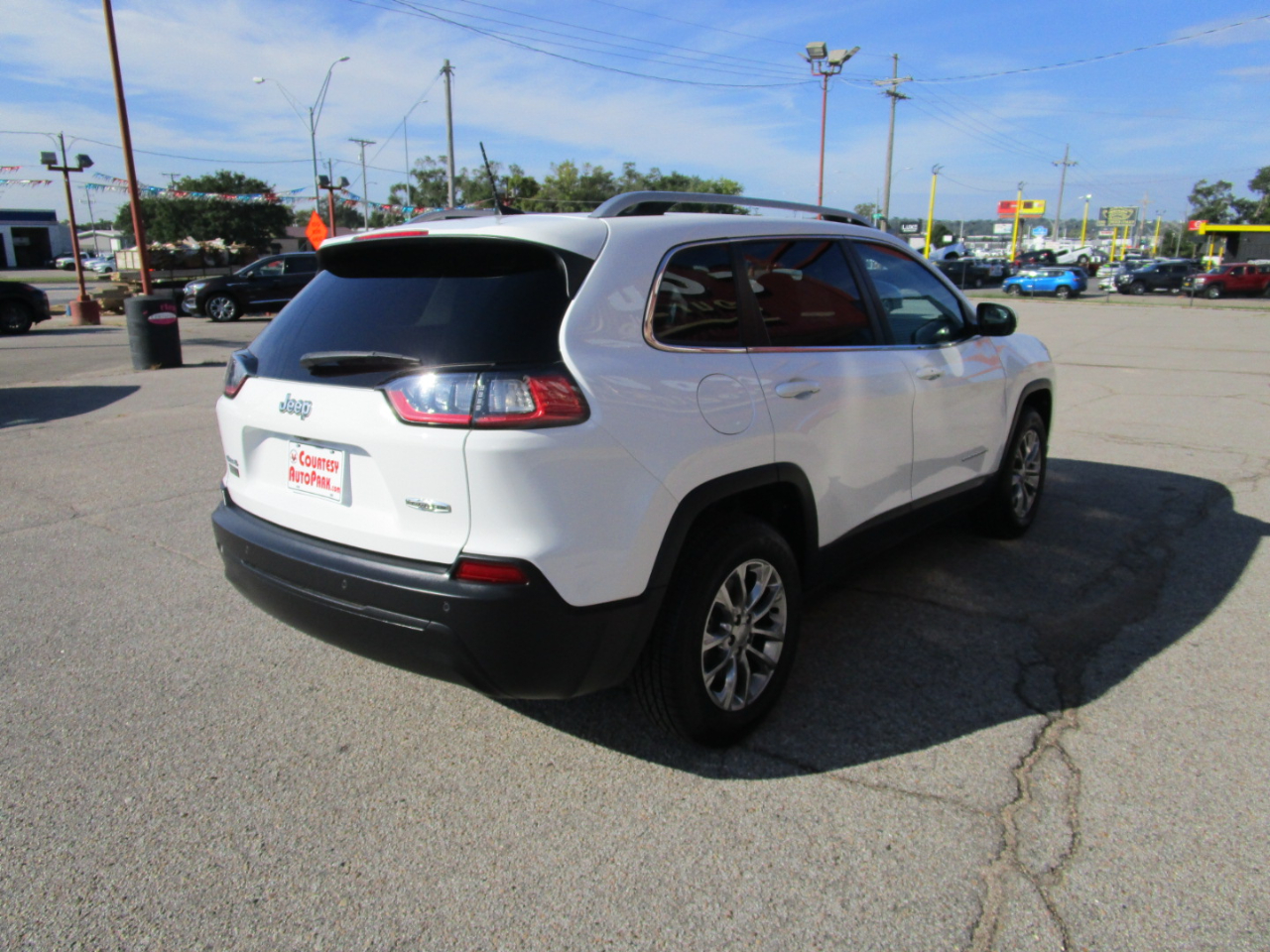 2021 Jeep Cherokee Latitude photo 2