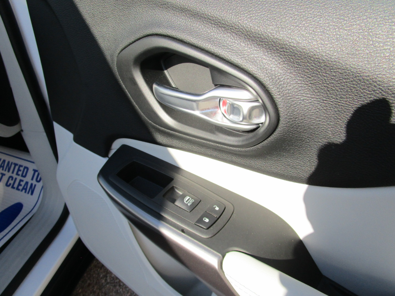 2021 Jeep Cherokee Latitude photo 16