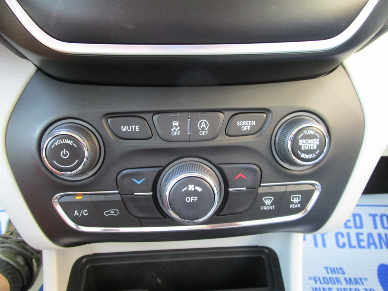 2021 Jeep Cherokee Latitude photo 36