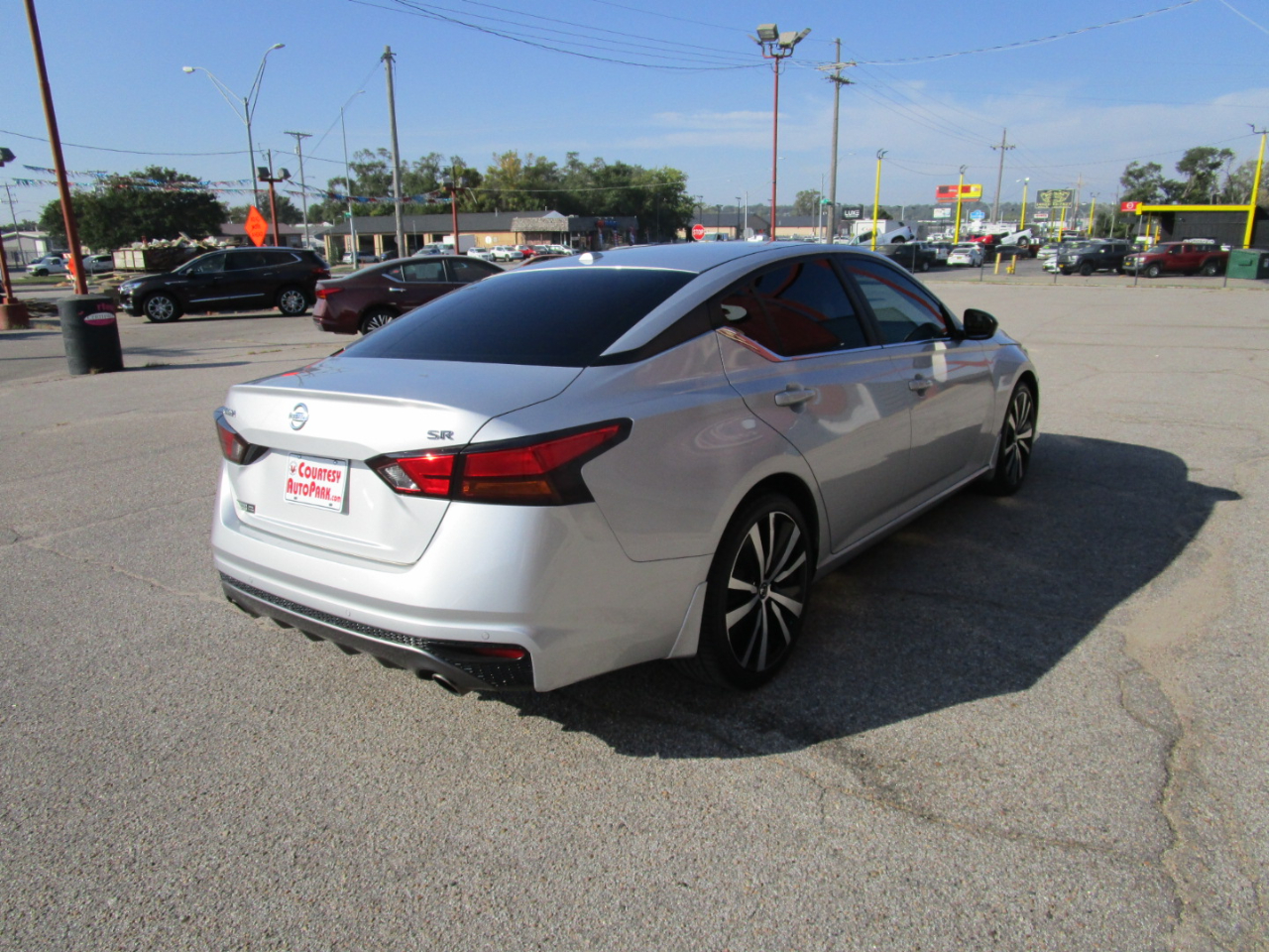 2020 Nissan Altima 2.5 SR photo 5