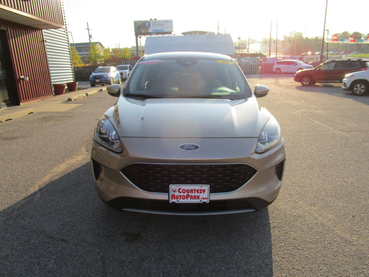 2020 Ford Escape SE photo 2