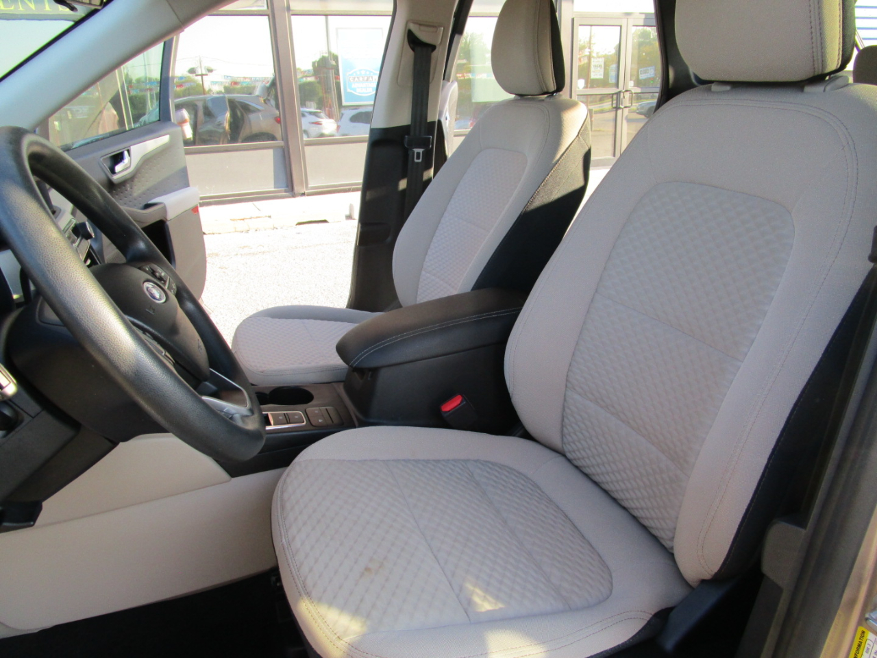 2020 Ford Escape SE photo 10