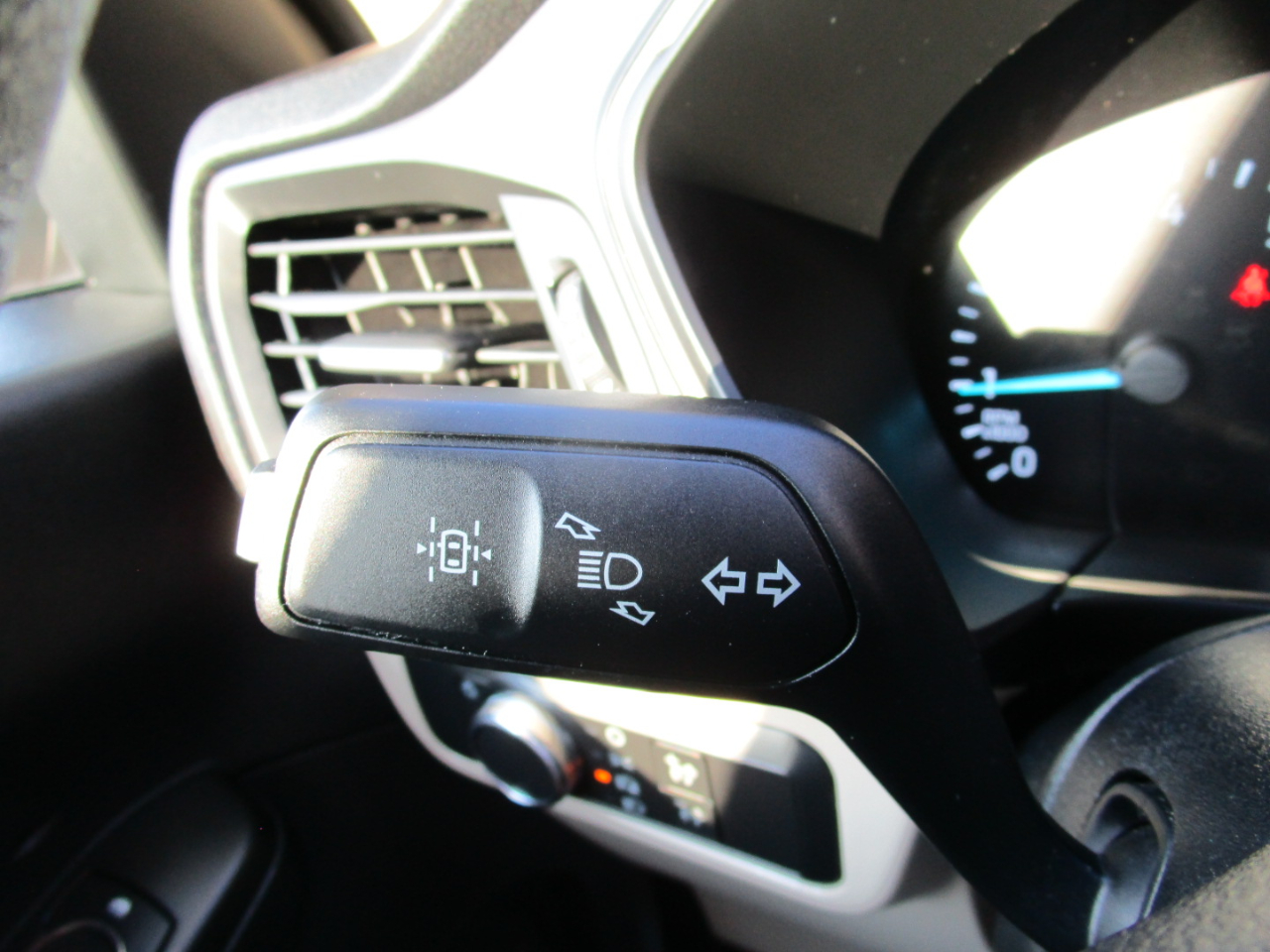 2020 Ford Escape SE photo 28