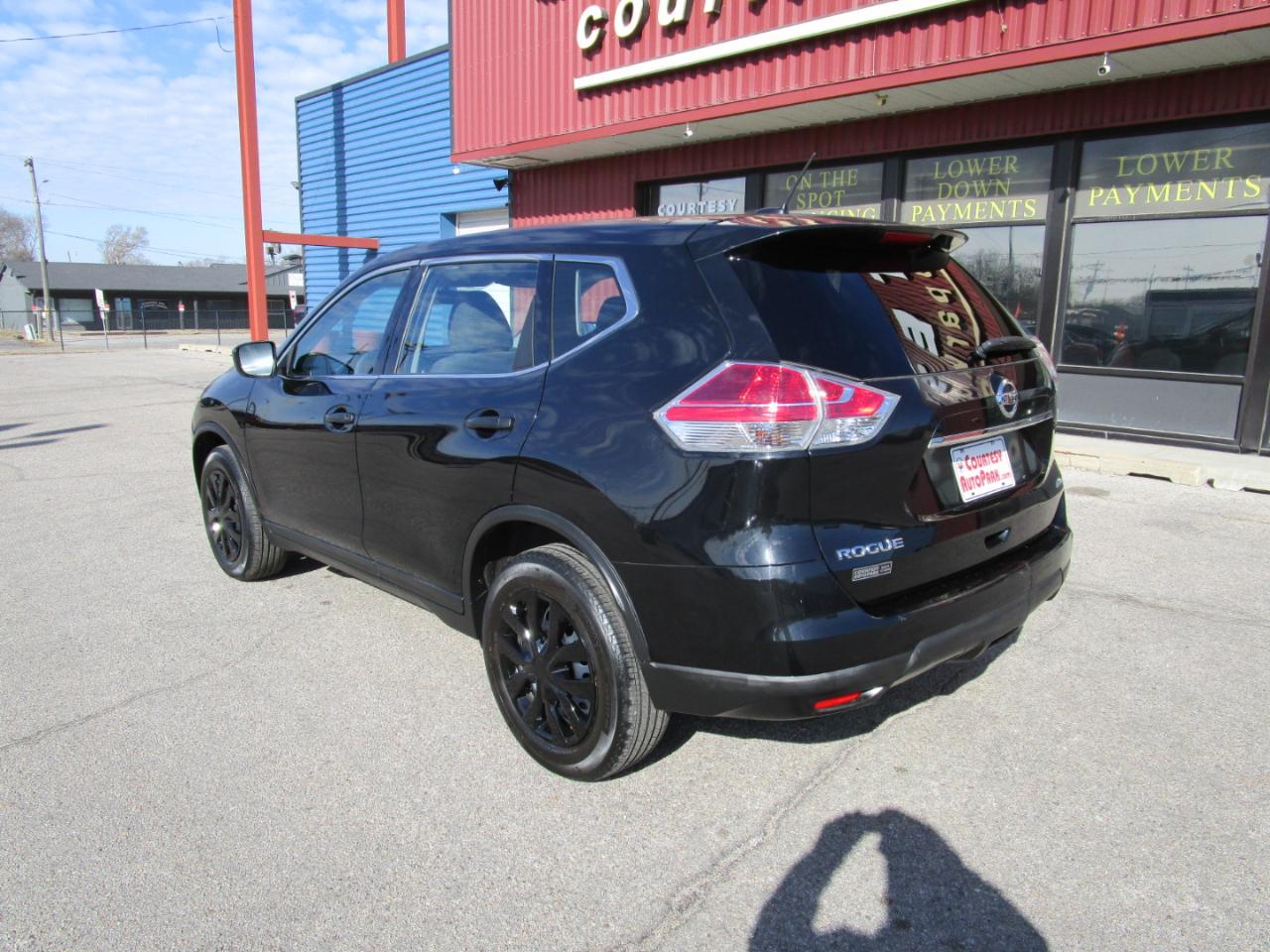 Nissan Rogue AWD 4dr SV 2016