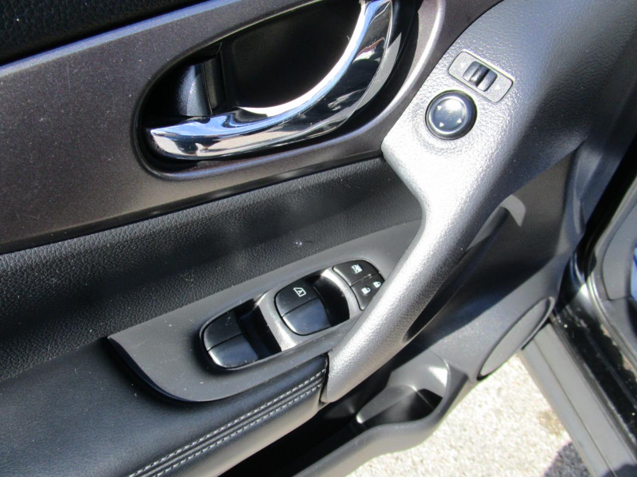 Nissan Rogue AWD 4dr SV 2016