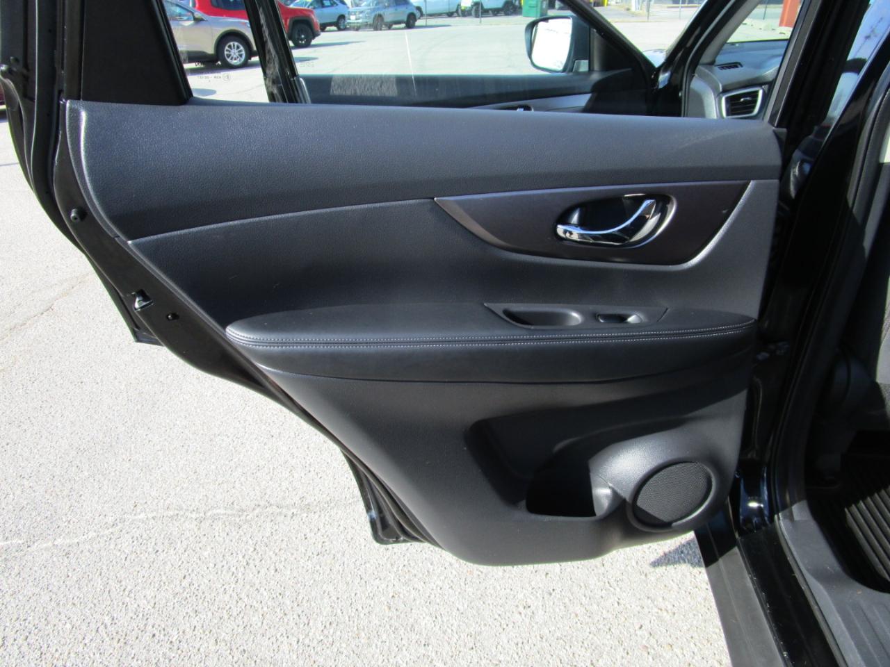 Nissan Rogue AWD 4dr SV 2016