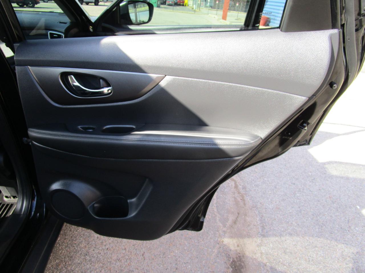 Nissan Rogue AWD 4dr SV 2016