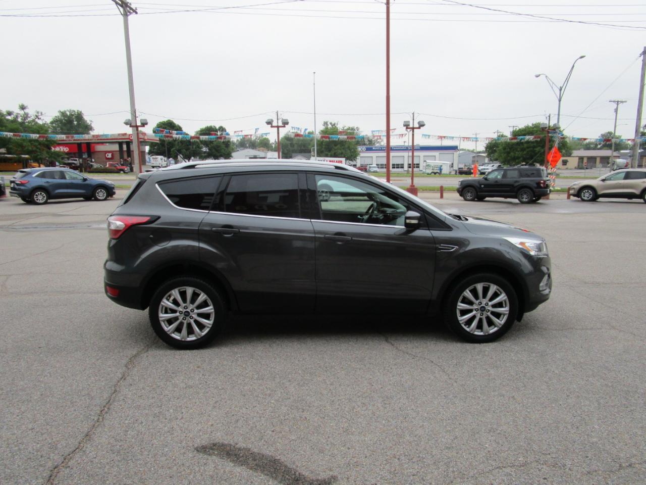 Ford Escape Titanium 4WD 2017