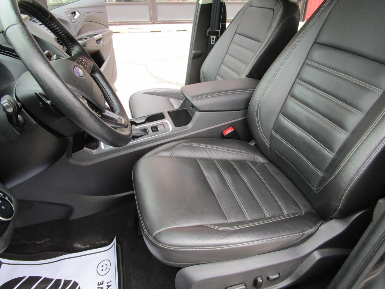 Ford Escape Titanium 4WD 2017