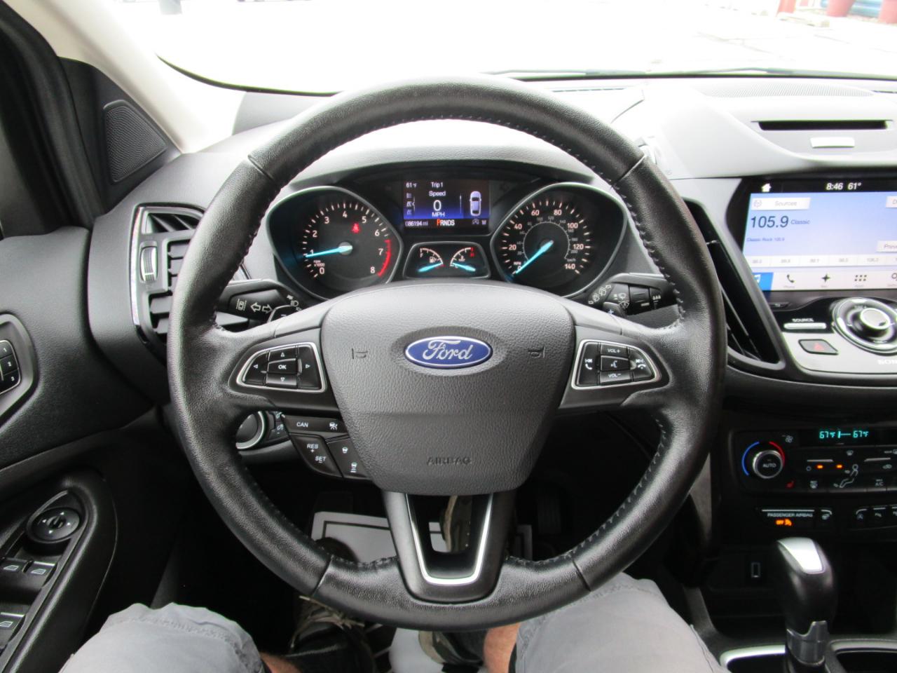 Ford Escape Titanium 4WD 2017