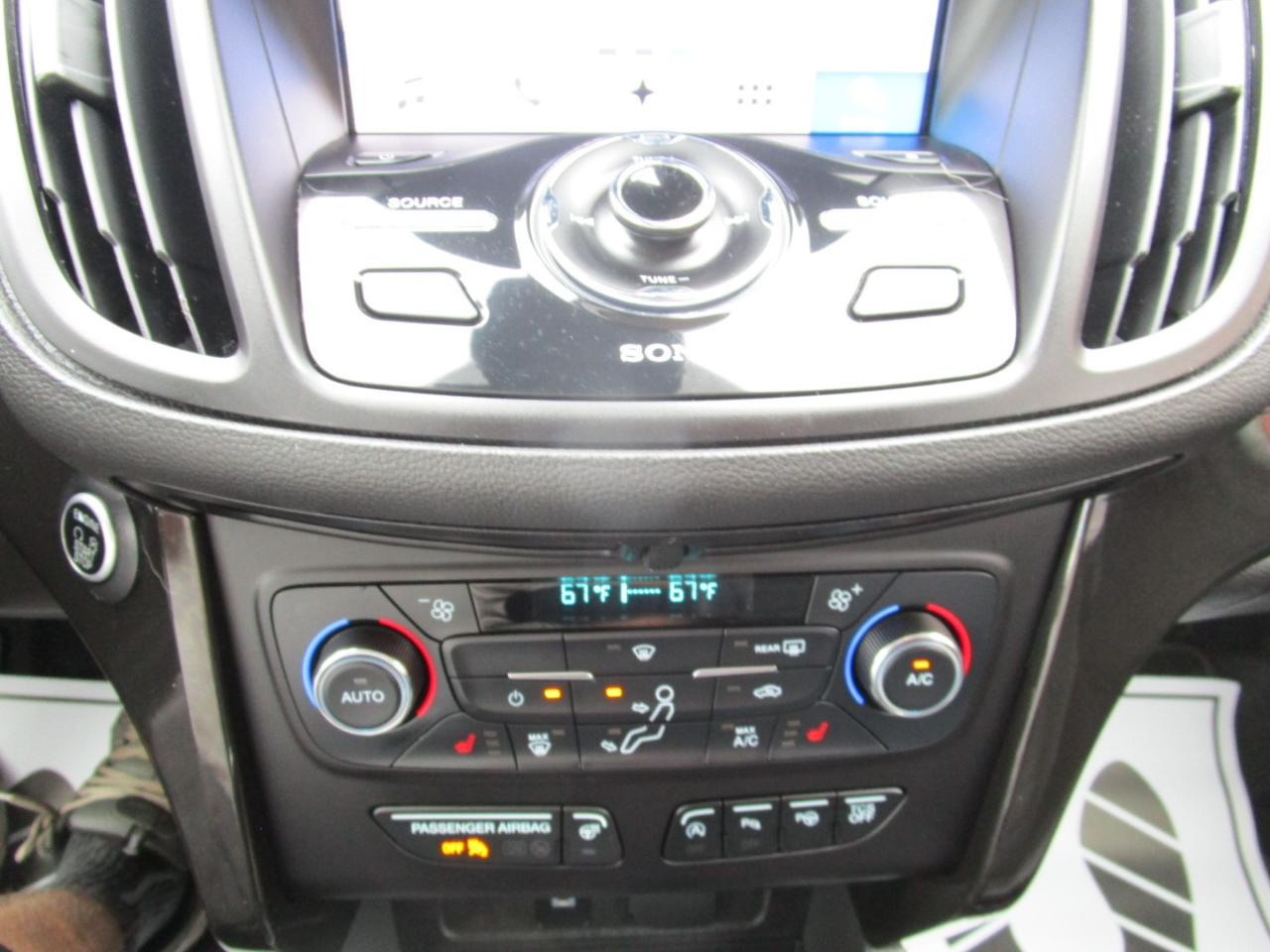 Ford Escape Titanium 4WD 2017