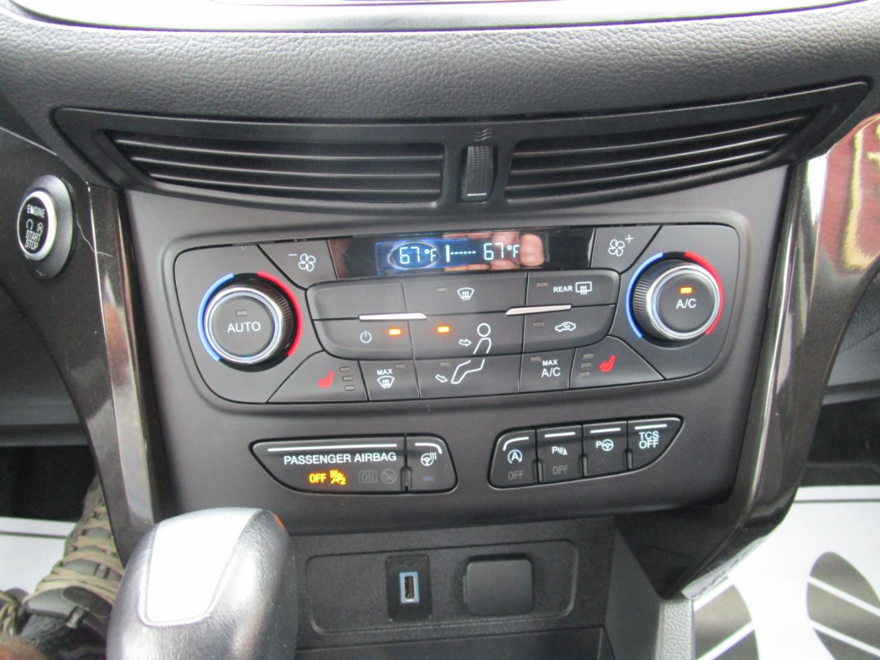 Ford Escape Titanium 4WD 2017