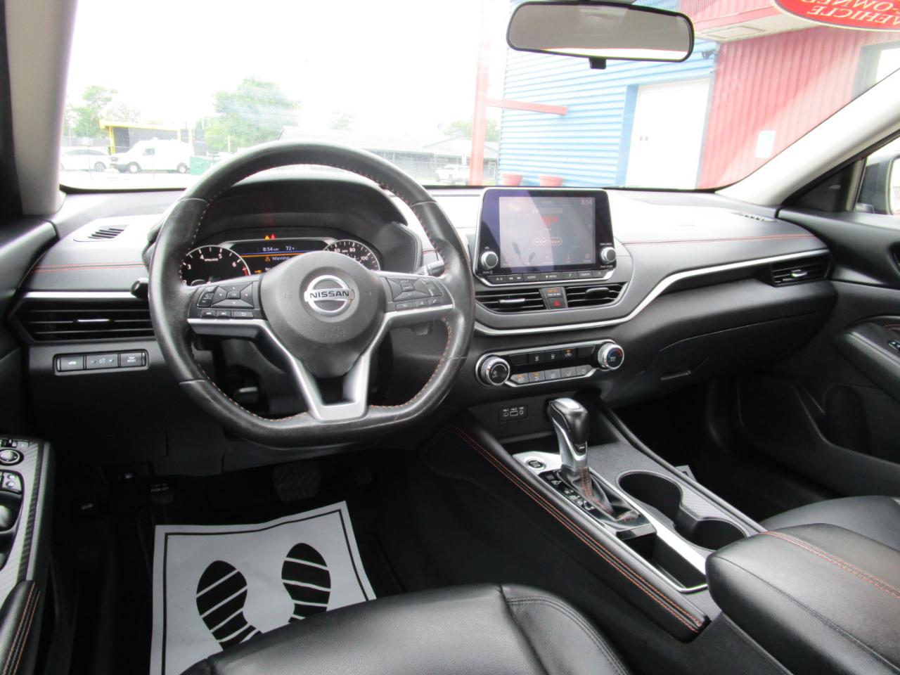 Nissan Altima 2.5 SR Sedan 2022