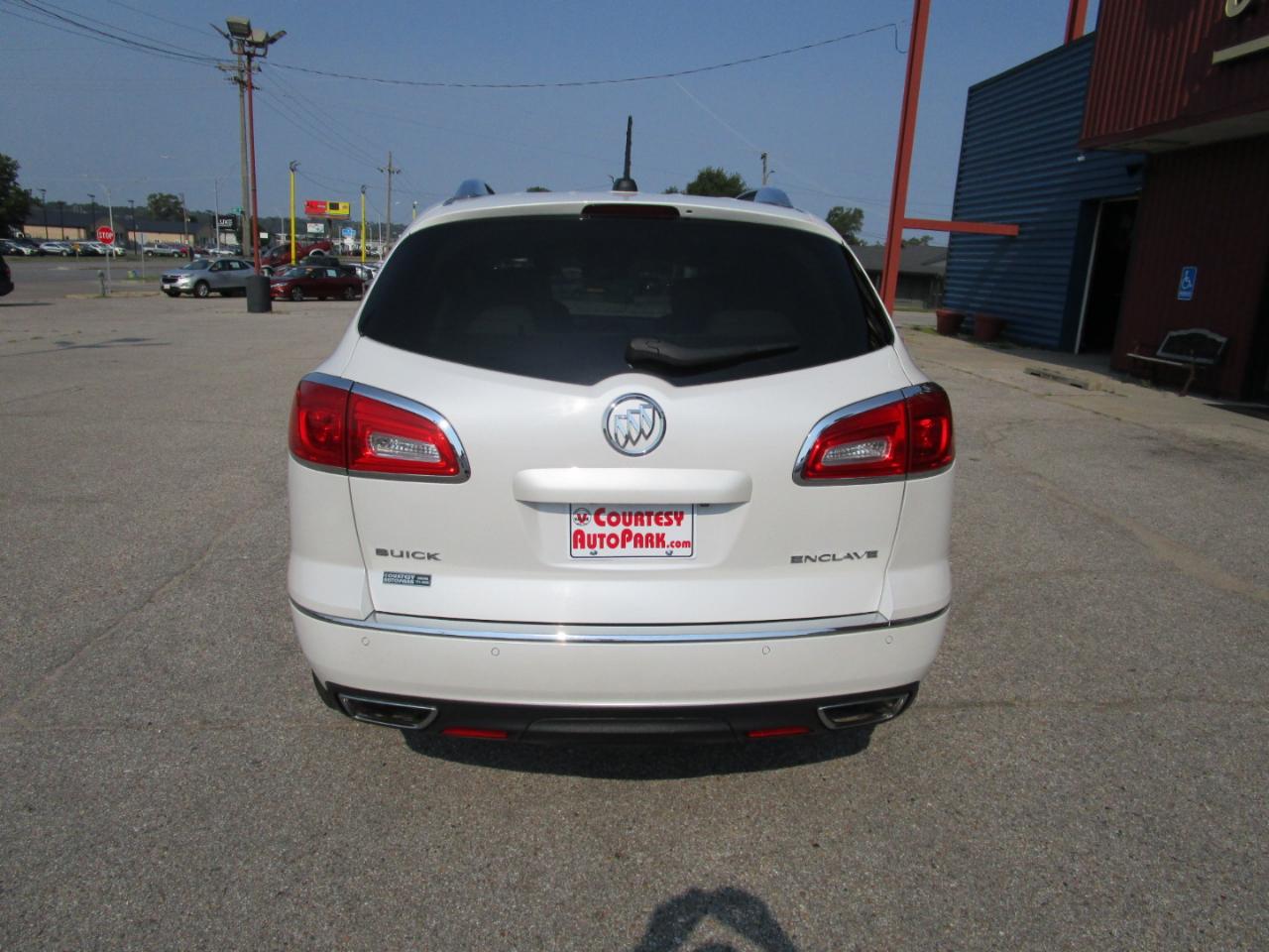 Buick Enclave FWD 4dr Leather 2017