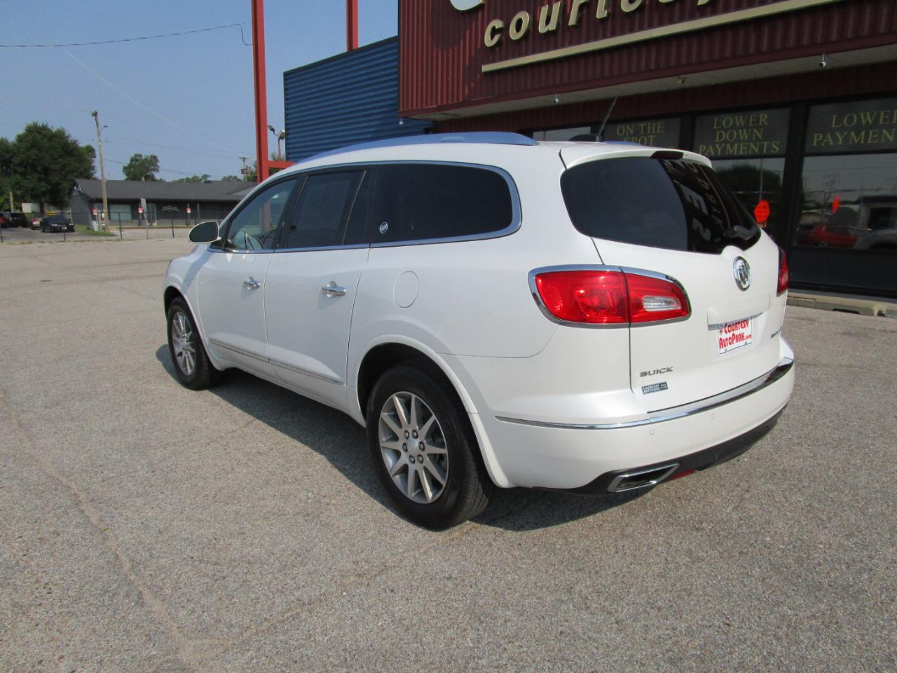 Buick Enclave FWD 4dr Leather 2017