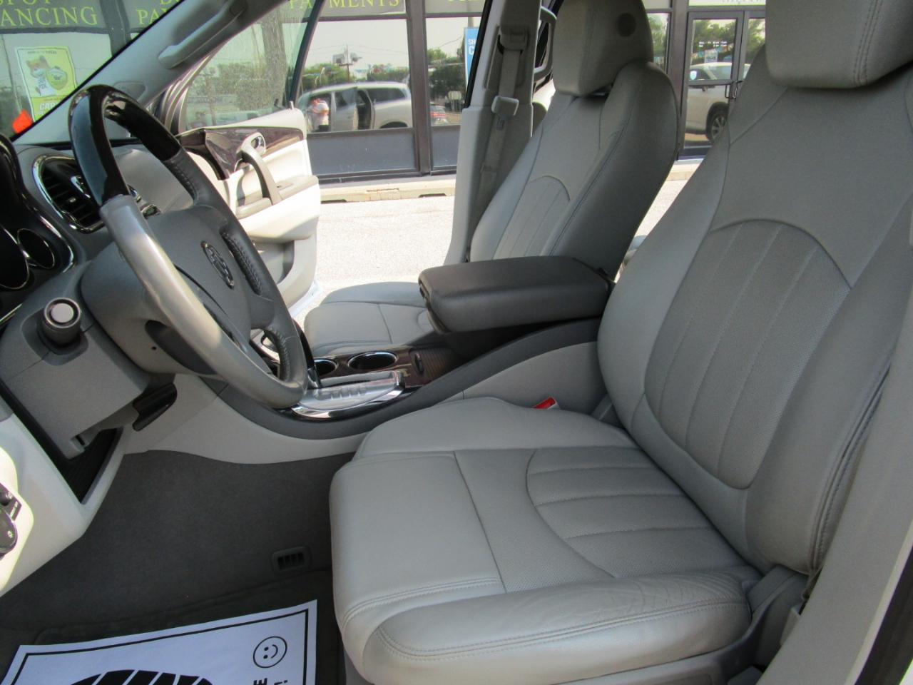 Buick Enclave FWD 4dr Leather 2017
